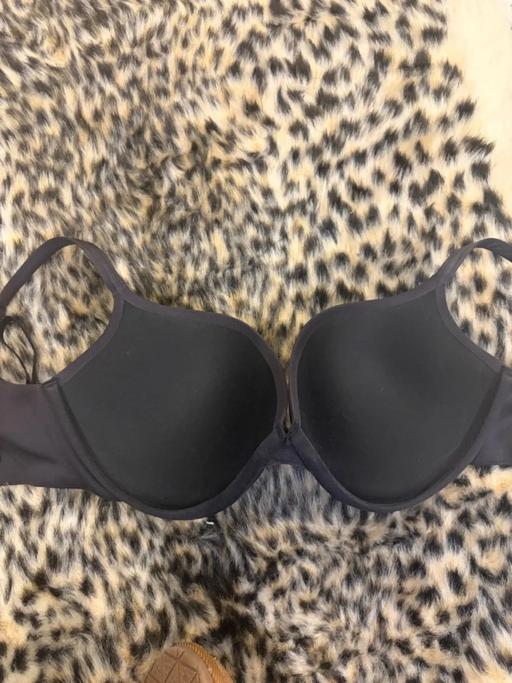 SKIMS Black Seamless Molded T-Shirt Bra - Picture 2 of 4